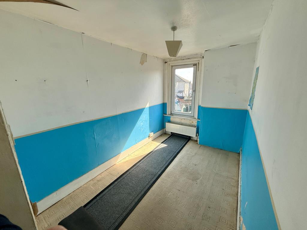 Lot: 97 - MID-TERRACE HOUSE FOR IMPROVEMENT - Bedroom three